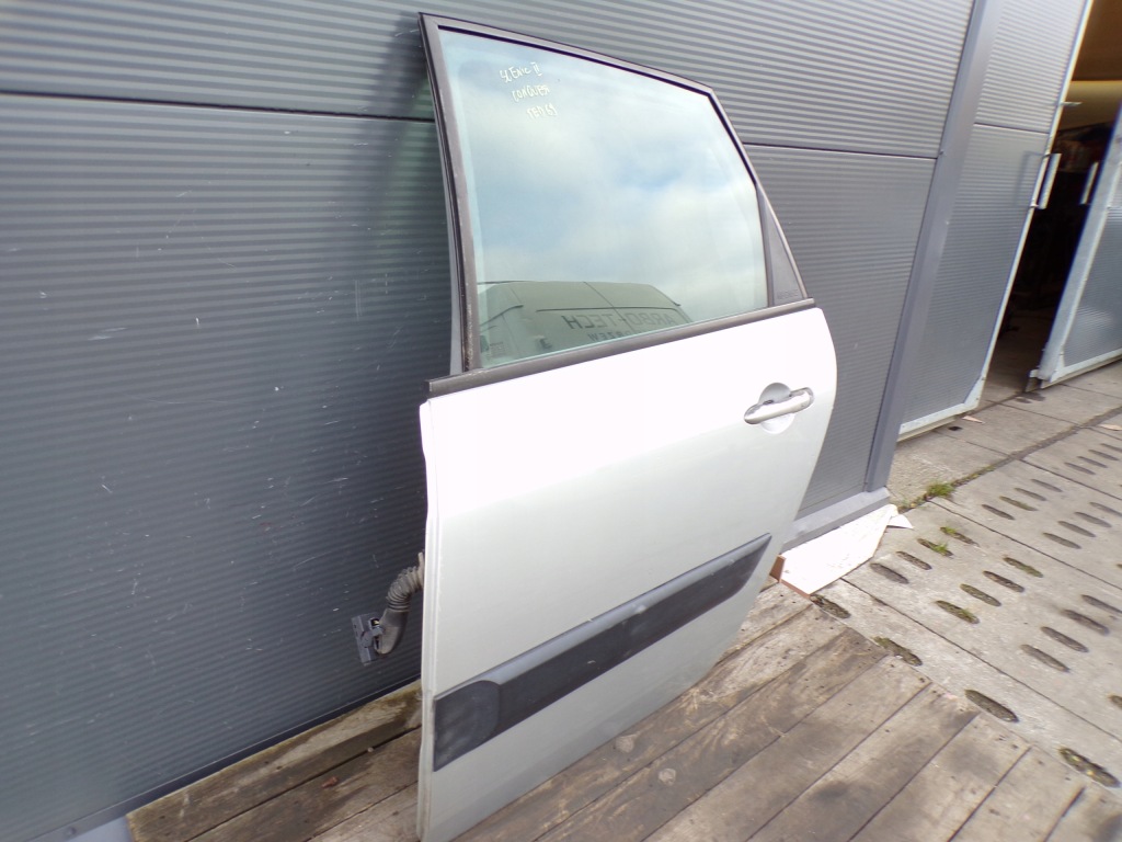 Дверь левая задние задний  renault scenic 2 2 рестайлинг  conquest цвет ted69 Цена