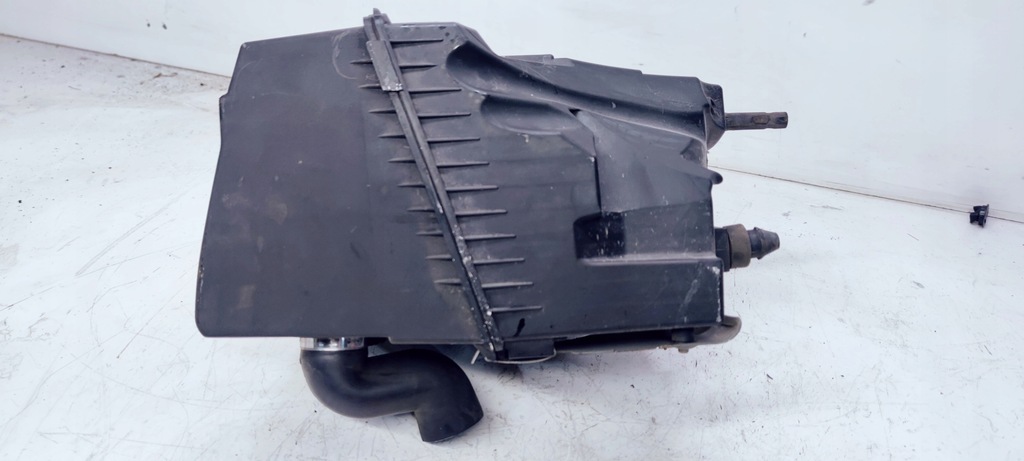 фото №10, Корпус фильтра воздуха audi a6 c6 4f0133835m