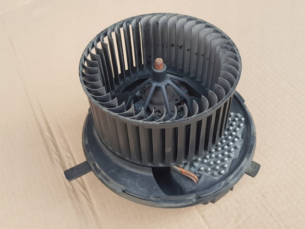 Воздуходувка обдув + резистор / seat leon ii vw golf v audi a3 8p / - исправна Цена