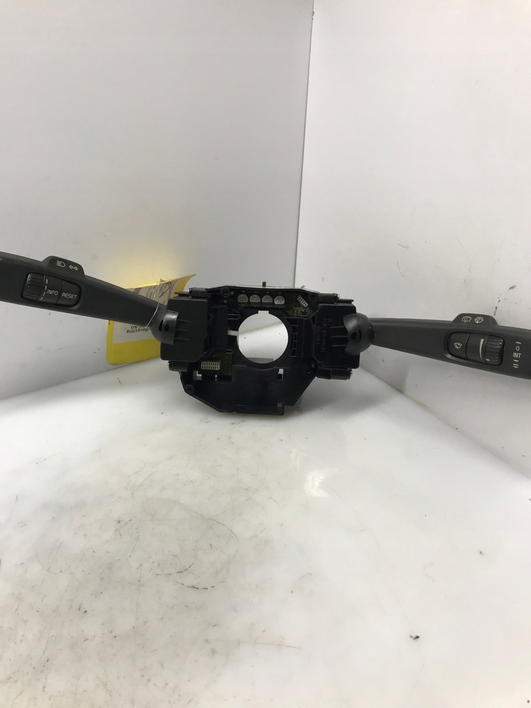 фото №1, Перемикач комбінований 30773148 volvo