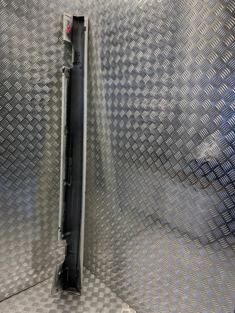 Поріг молдинг поріг права mercedes a-klasa w176 amg a1766980154 Оригінал