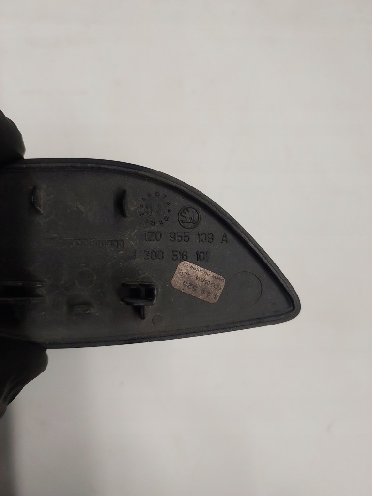 фото №5, Заглушка распылителя левая skoda octavia ii 1z0955109a