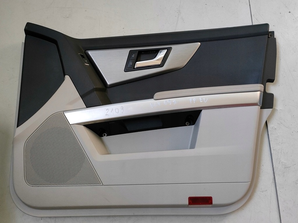 фото №1, Mercedes glk обшивка дверь правый перед europa