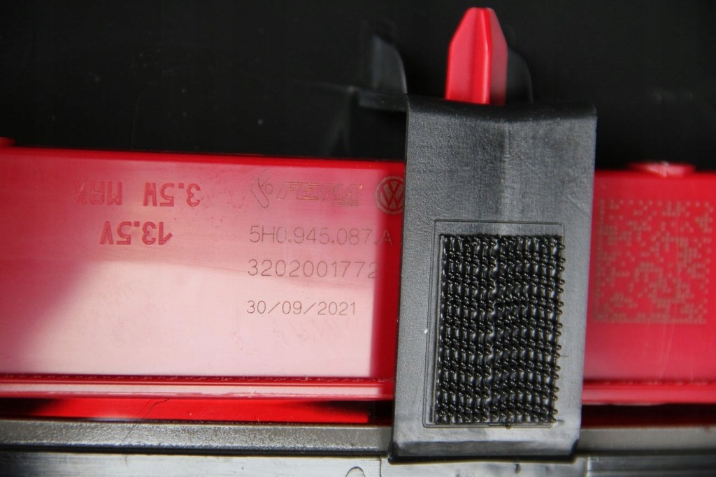 фото №8, Спойлер крышки 3 стоп vw id.4 11a827555c 5h0945087a