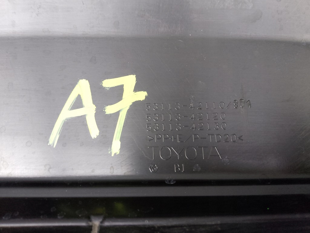 фото №7, Toyota rav4 rav-4 2019- решётка средняя бампера перед 53113-42110 ÷