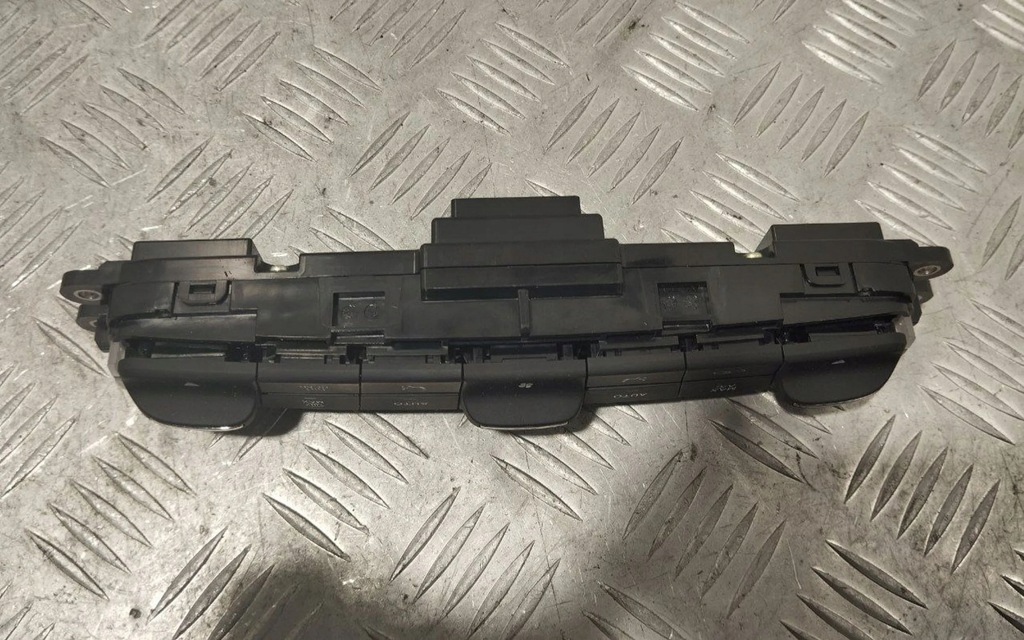 фото №7, Maserati levante 2019 панель кондиционера 06701263230