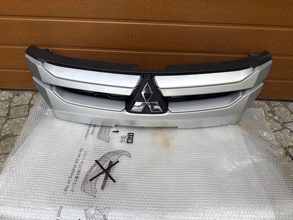 фото №1, Решётка радиатора решётка радиатора бампера mitsubishi l200