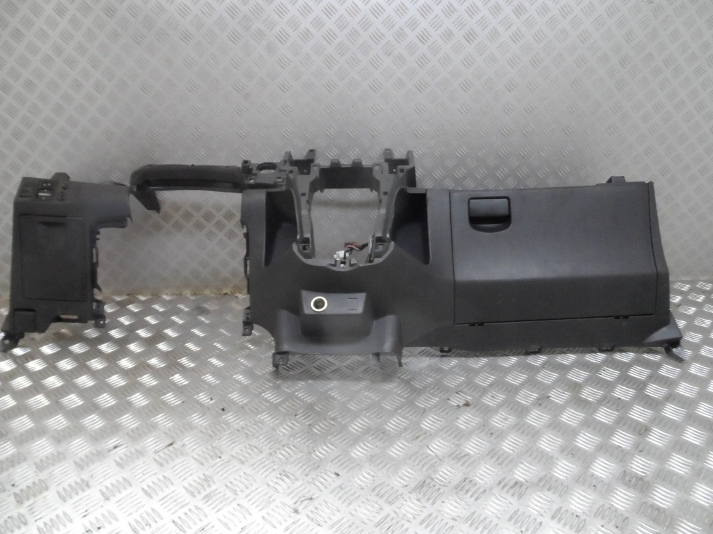 фото №1, Приборная панель приборная нижняя toyota yaris ii 06-11