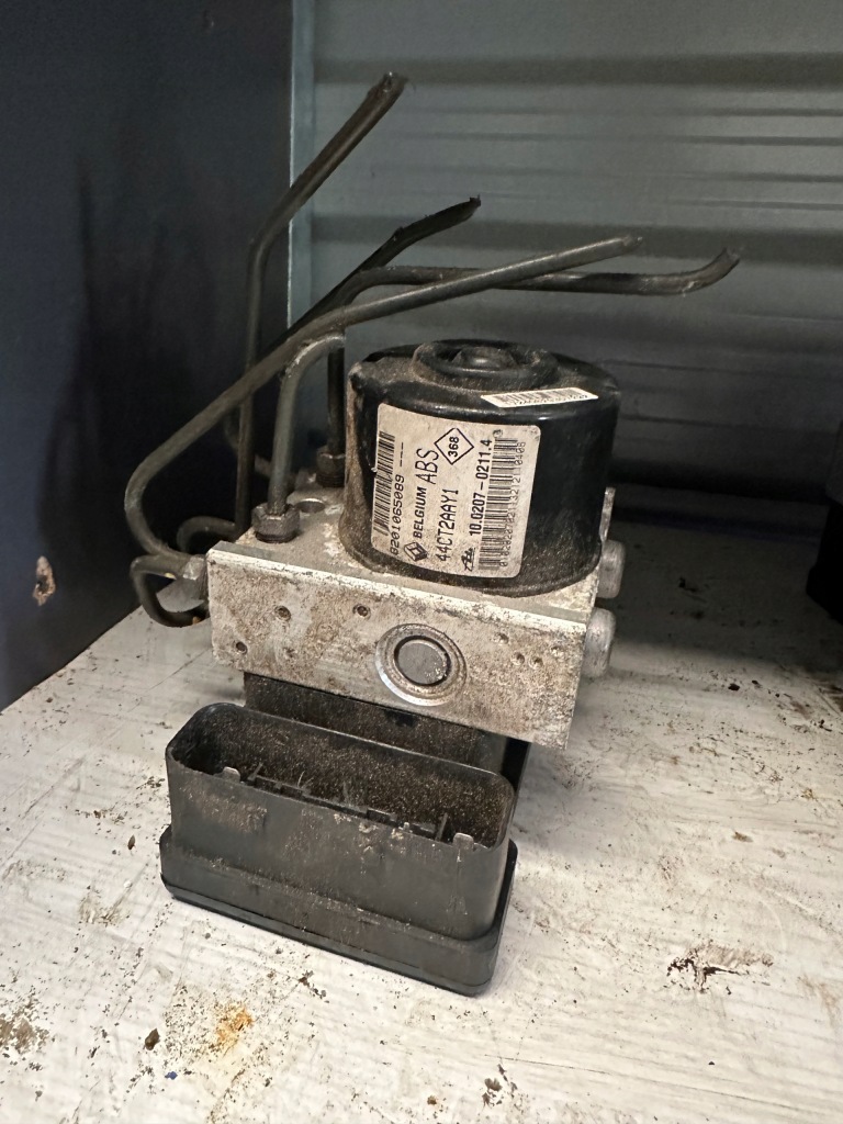 Купити Насос гальмівна abs renault twingo ii 2 1.2 16v 8201065089