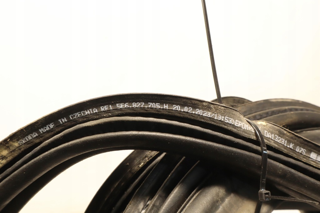 фото №8, Прокладка крышки багажника skoda octavia iv