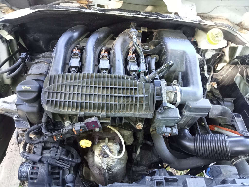 Купити Peugeot 208 2008 c3 1.2 vti hm01 10b217 двигун