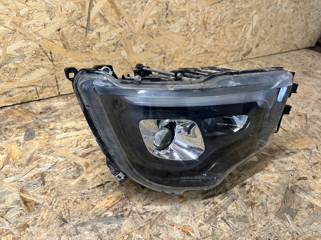 Mercedes actros mp4 mp5 лампа правая перед передняя a9618203159 Оригинал