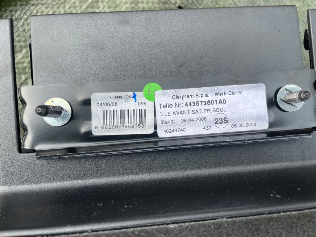 Подлокотник бардачок на лыжи задний  задний подстаканник audi a4 b8 8t0885875af в Украине