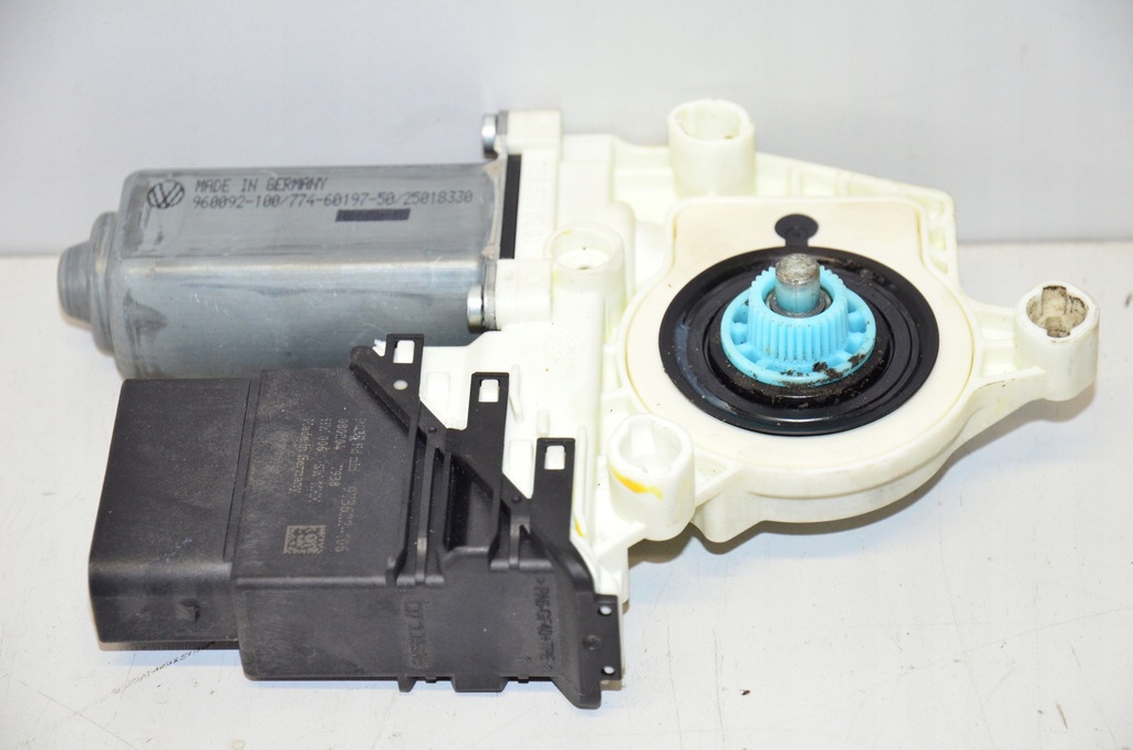 фото №15, Vw jetta 1k двигатели дверь 1k5837401aj 402aj