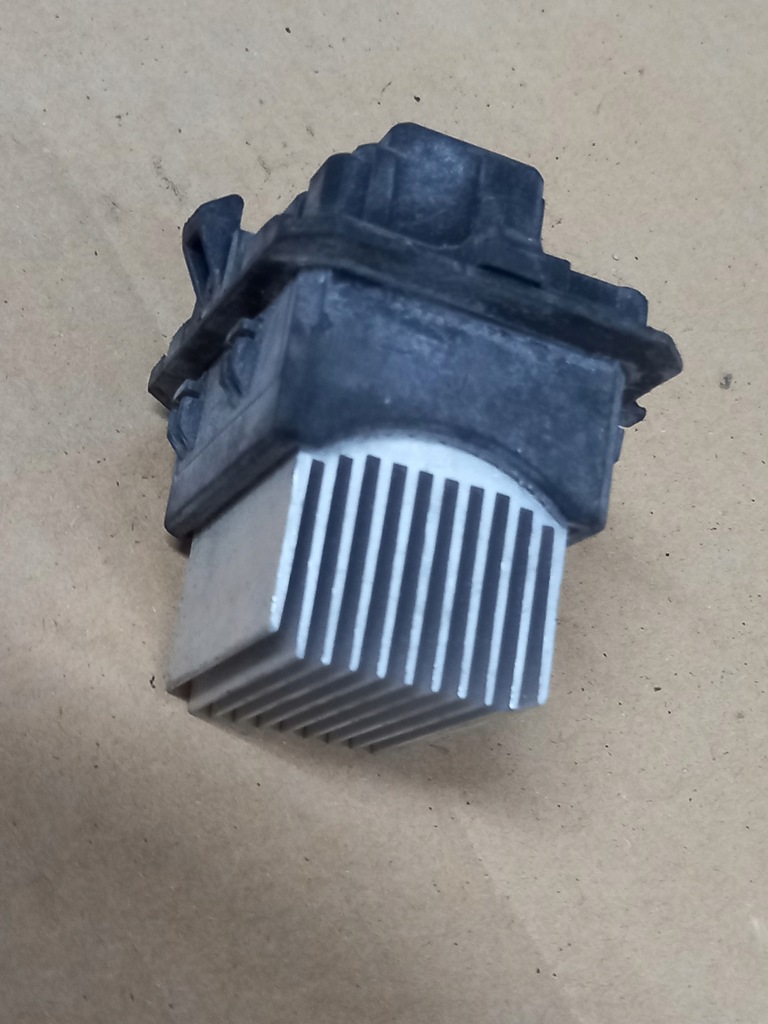 фото №1, Peugeot 208 i резистор резистор 1.4 hdi