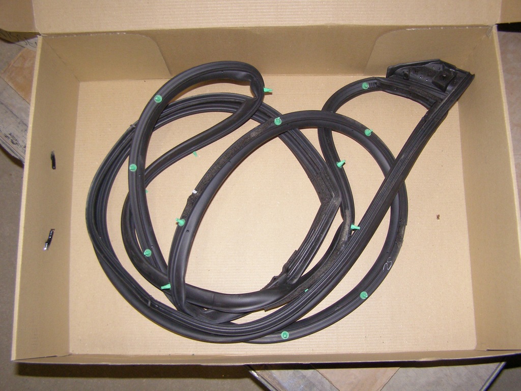 фото №1, Toyota c-hr прокладка дверь правый перед nowa