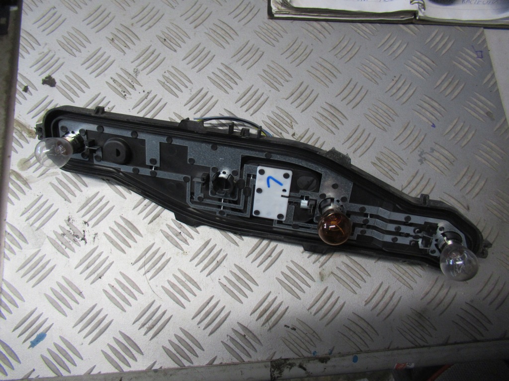 фото №1, Dacia lodgy вкладиш лампи лівий задня