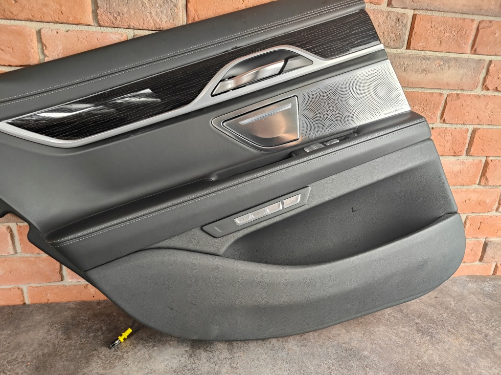 Обивка обшивка дверь левый задний  bmw g11 bowers wilkins nappa чёрный Цена