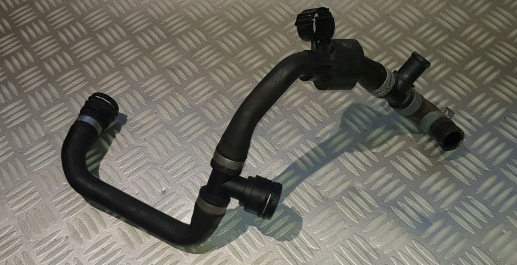 Audi q5 80a 2.0 tdi шланг пабтрубок  труба радиатора воды 80a122055cq шланги трубы Киев