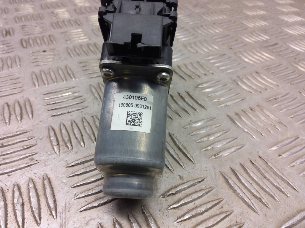 Tesla model 3 2019 права сторона моторчик підйому скло двері задніх Зі Шроту