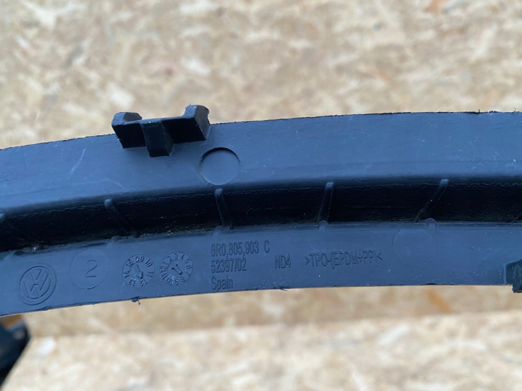 фото №8, Молдинг спойлер бампера задня 6r0805903c vw polo 6r