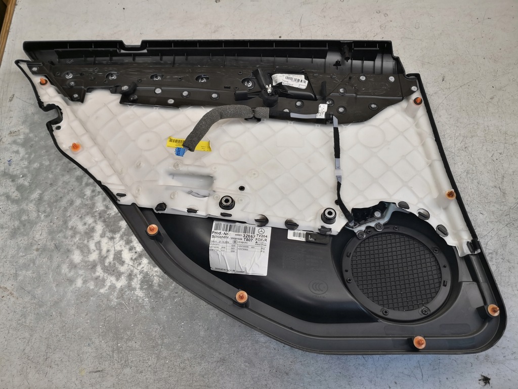 фото №4, Обшивка дверь правый задняя mercedes w204