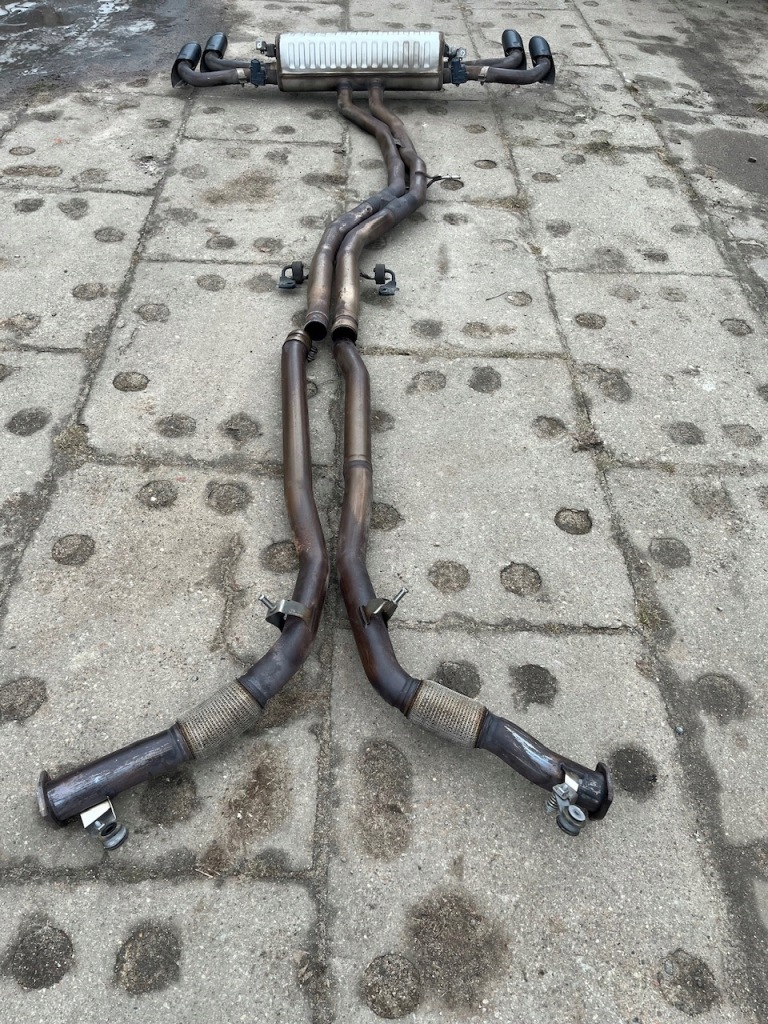 Ідеальний комплект . вихлоп lamborghini urus 1 в Україні