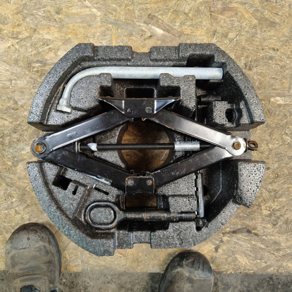 фото №1, Набор инструментов skoda superb b8 3v 3v0012115d