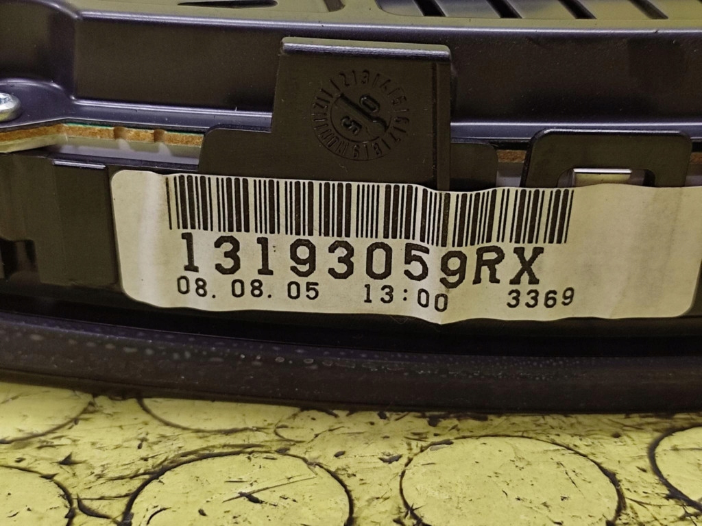 Opel signum 1.9 cdti счетчик 13193059rx с Разборки