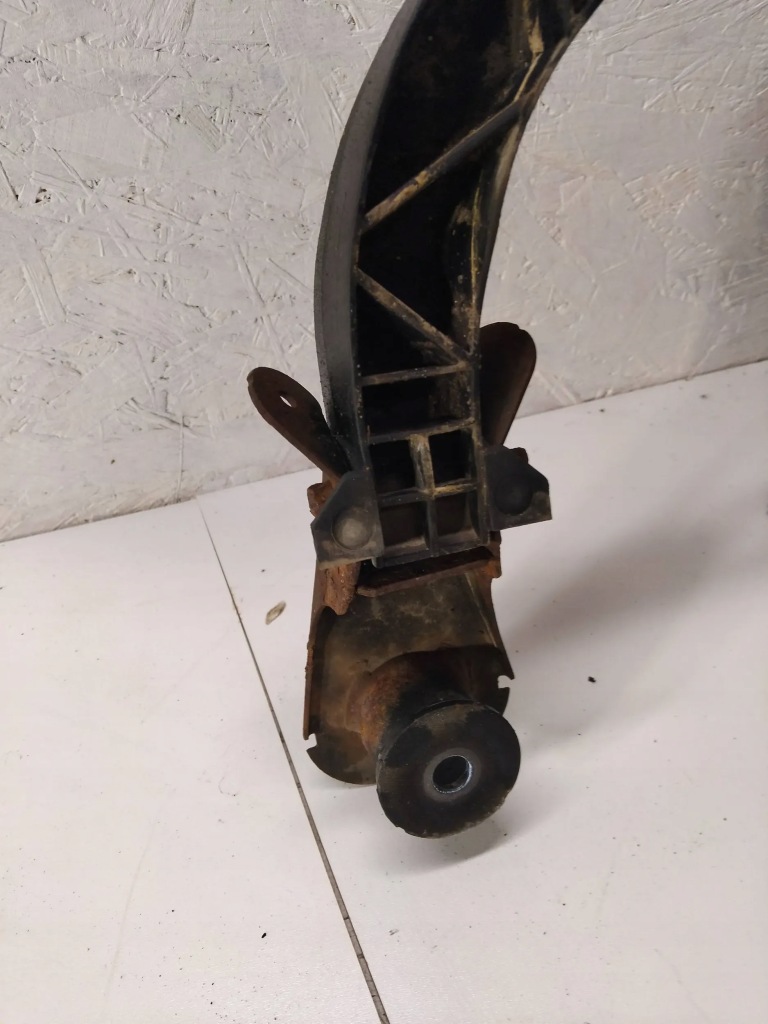 фото №2, Opel meriva b 2010 элементы крепёжные