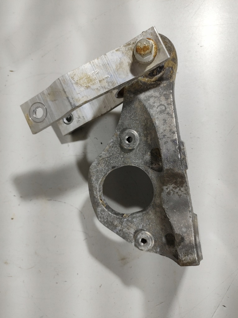 фото №9, Volvo v60 2.0 d4 18r- кронштейн підпора піввісь 31339951