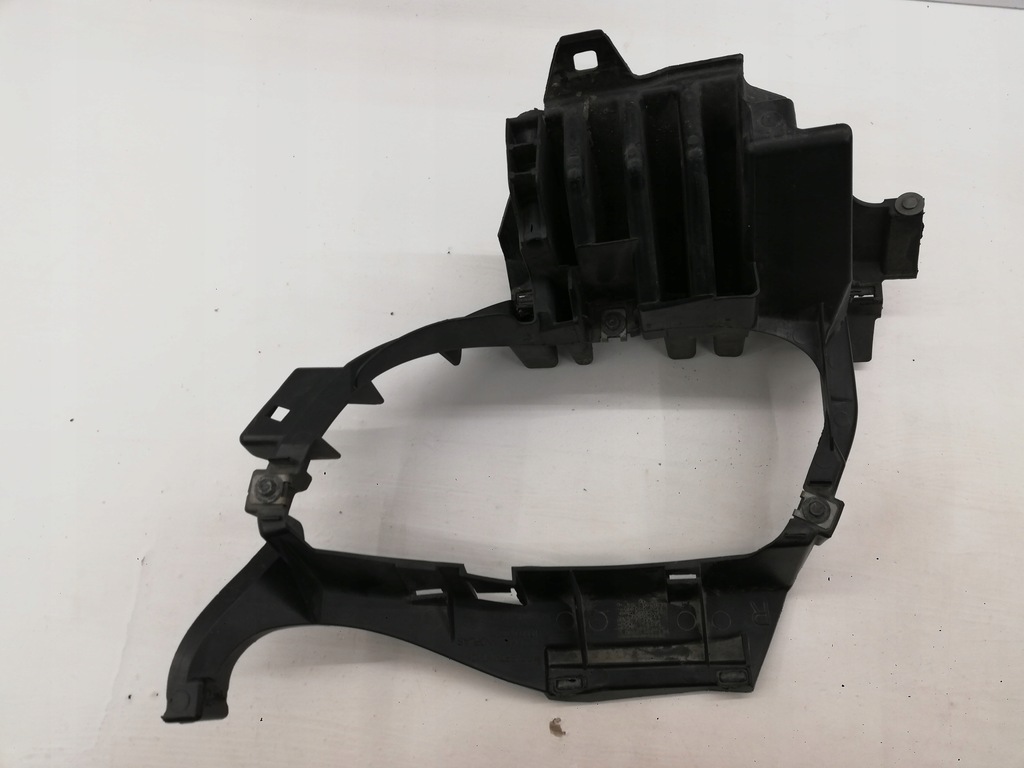 фото №7, Mercedes w169 праве кронштейн протитуманної фари напрямна