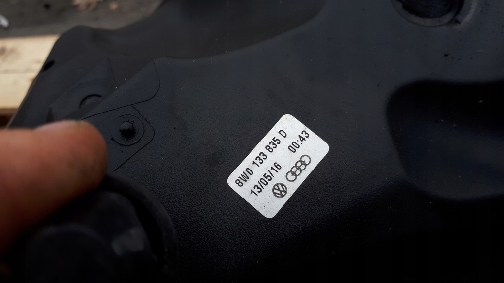 фото №11, Audi оригинальный номер 8w0133835d
