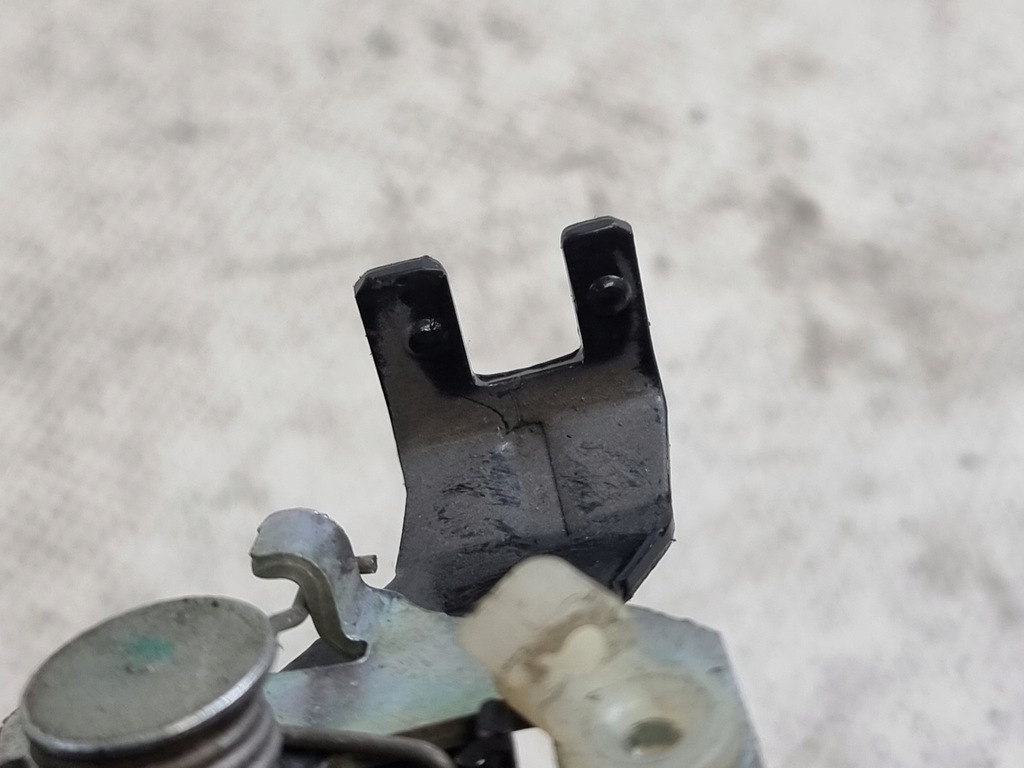 фото №10, Замок дверь правое крыло задняя верхний volkswagen vw caddy iii