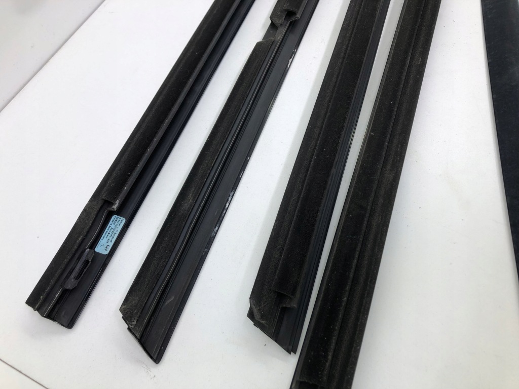 Mercedes w117 накладки двері захист стійка комплект a1176900579 a1777250382 Зі Шроту