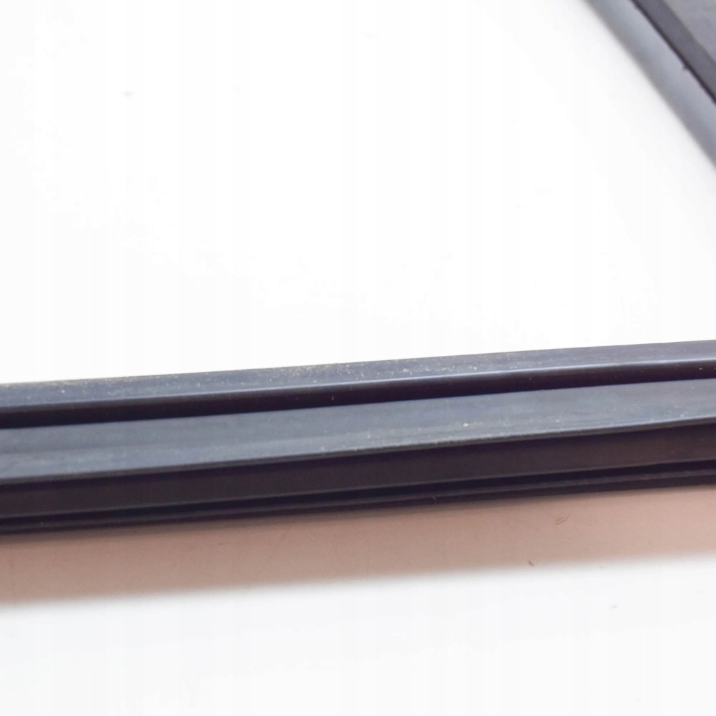 Bmw 3 coupe e30 прокладка скло бічний задній лівий стала 51361888325 Недорого