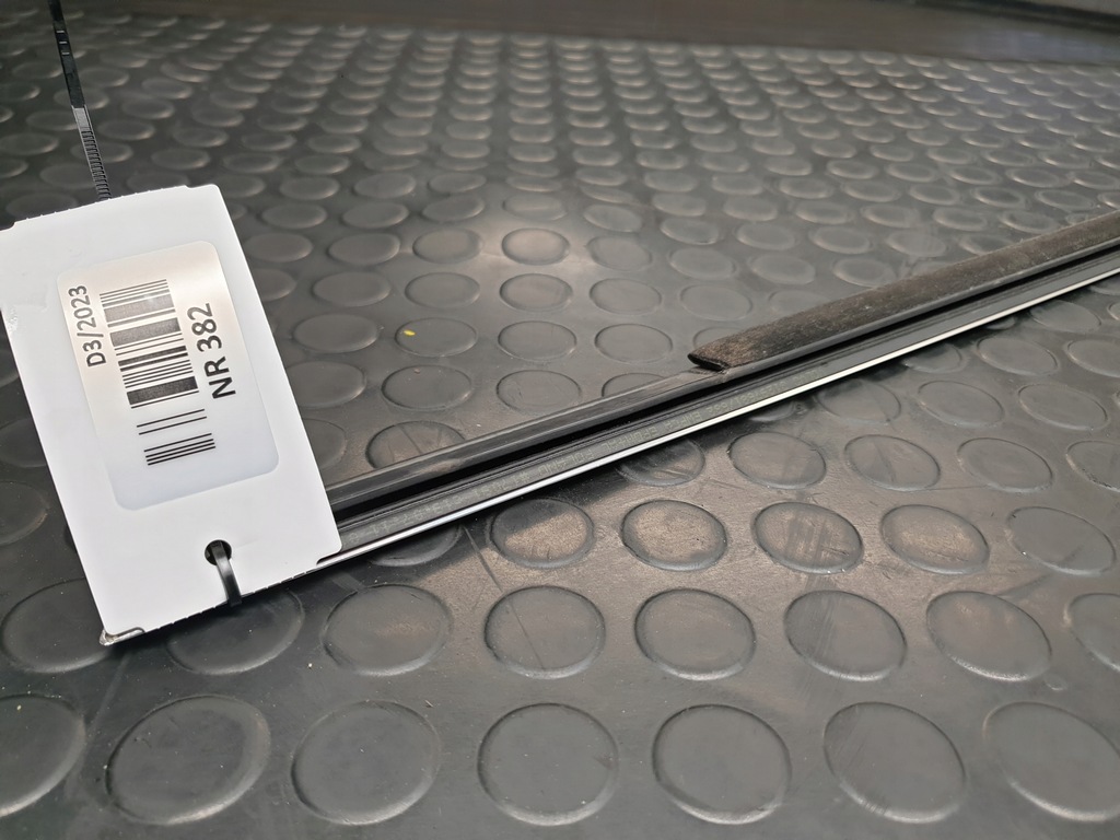 фото №11, Volvo xc60 i молдинг уплотнитель стекло задний левый левый задняя хром