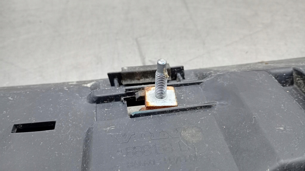 Направляющая бампера задняя задний левый оригинальный номер 888138 volvo v40 00-04r Недорого