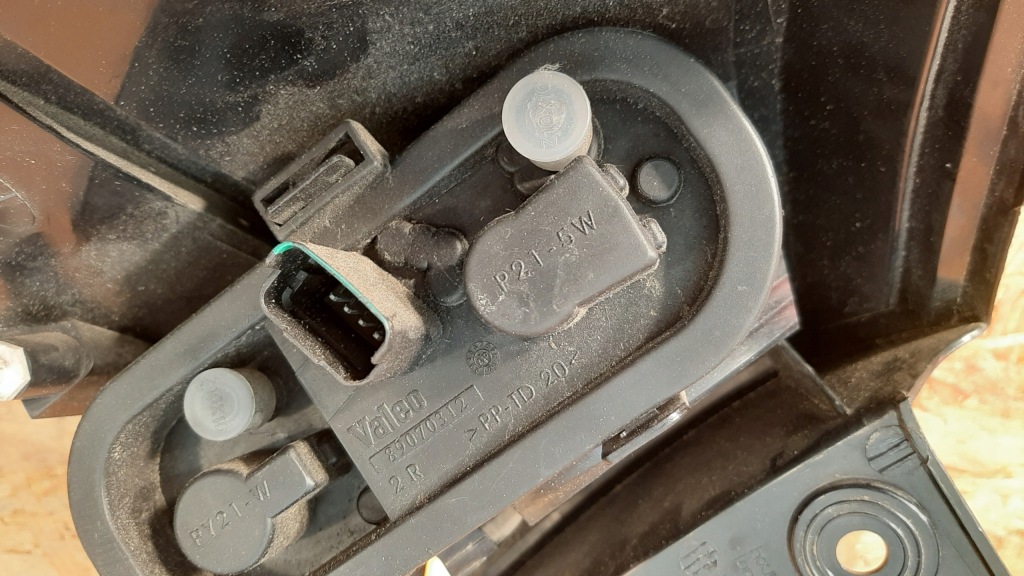 фото №6, Nissan qashqai j10 лампа задняя задняя правая 89070312