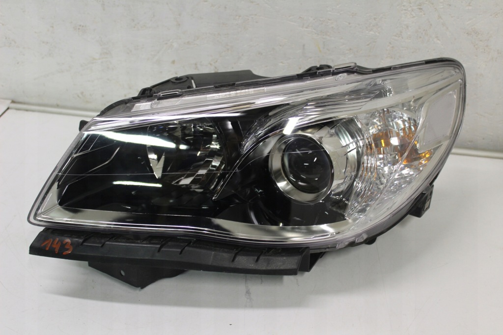 Фара ліва перед holden commodore vf ss v6 cała Ціна