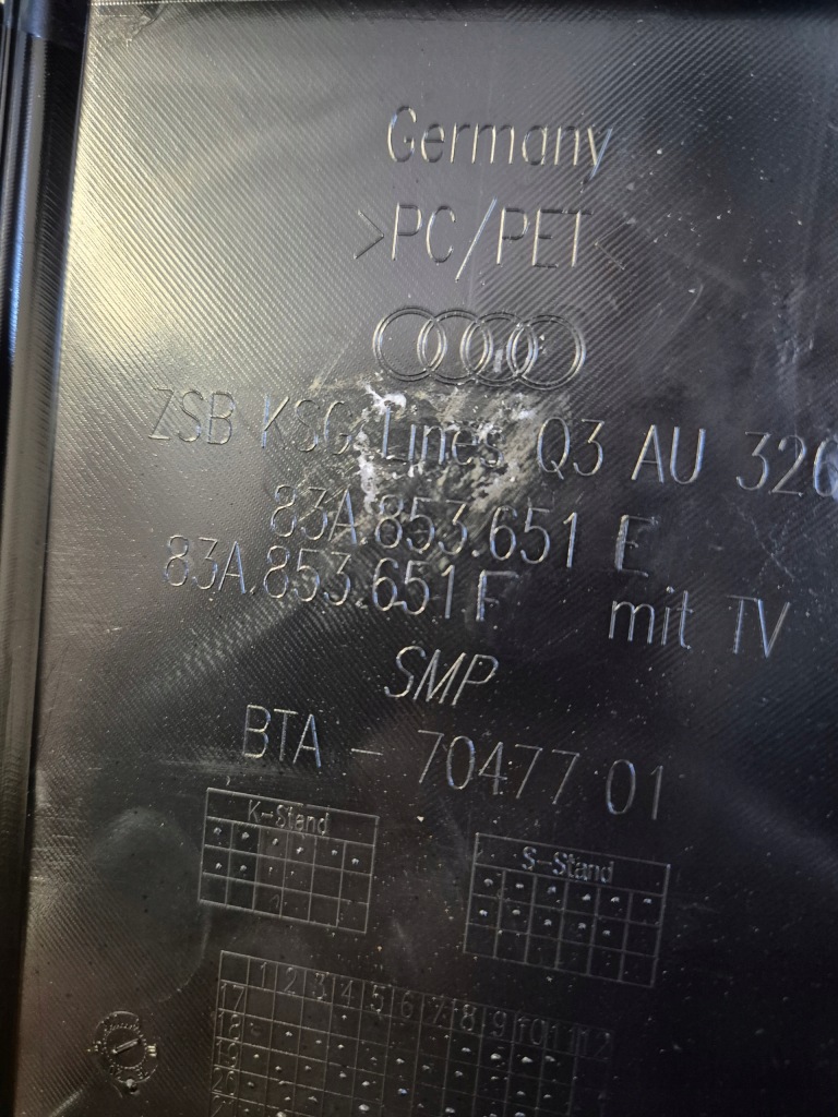 Audi q3 83a решётка радиатора решётка радиатора решётка  радиатора 83a853651 оригинал чёрный черный Киев