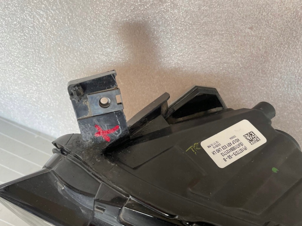 Фара левая передняя tesla model 3 full led левый перед p1077375-50-b Цена