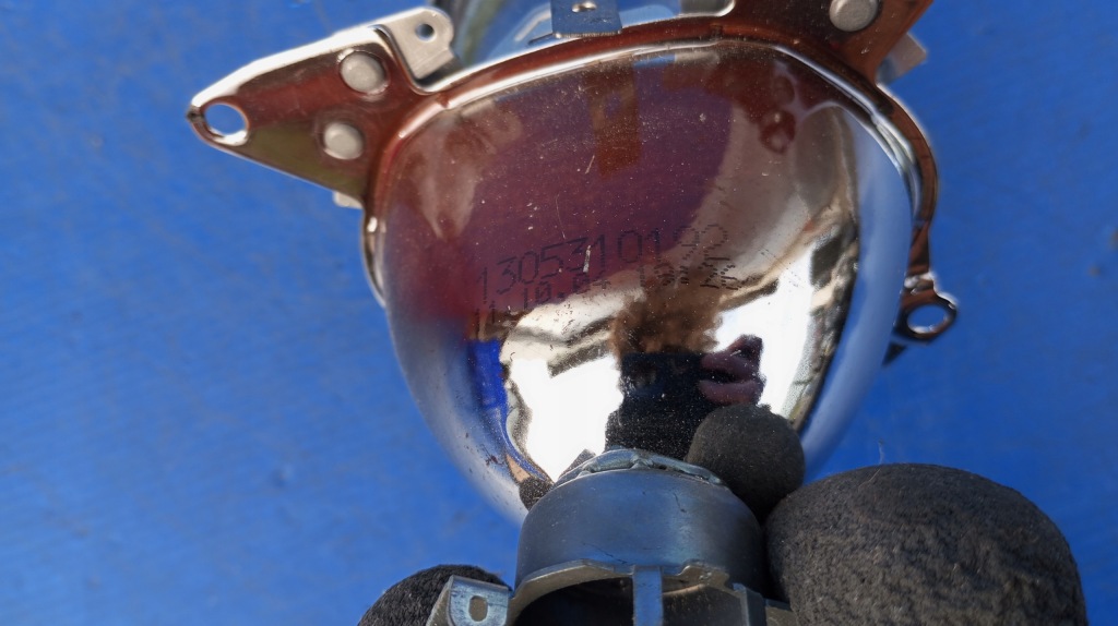 Відбивач лінза лампи правий перед ксенон bmw e46 13053101928 Доставка