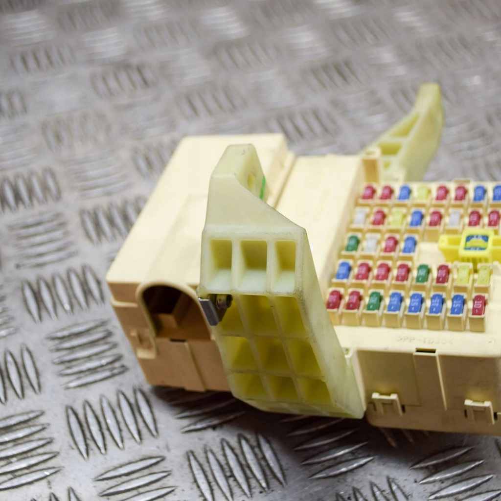 фото №6, Hyundai sonata 2005 рамка / модуль предохранителей