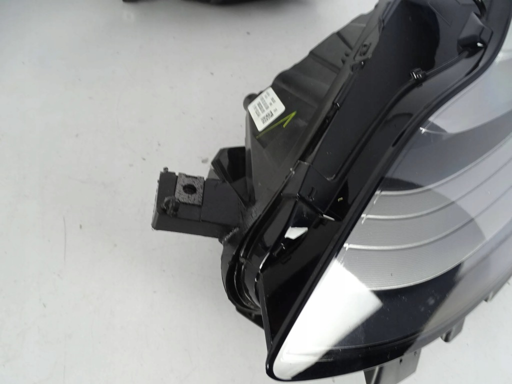 Фара перед передня ліва tesla 3 full led Зі Шроту