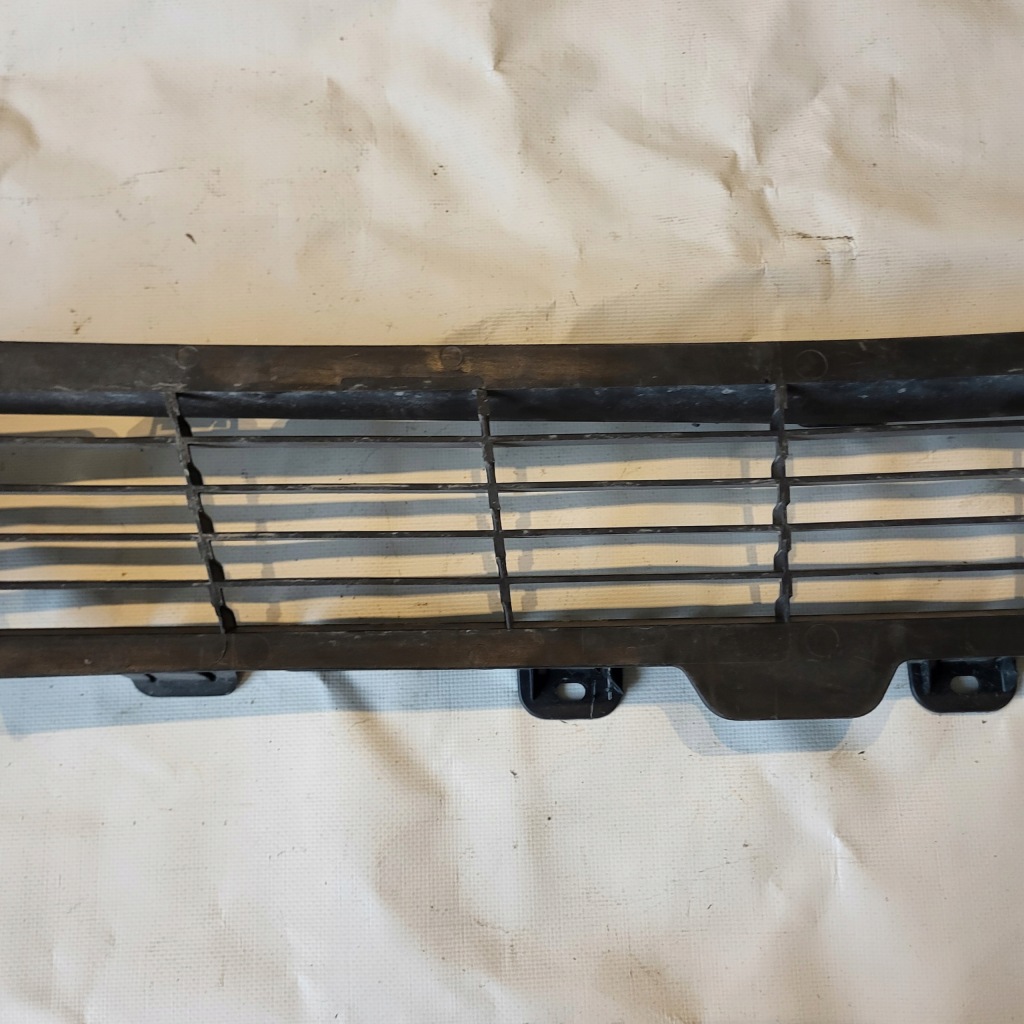 Купить Tesla y 22r. решётка радиатора решётка средняя бампера перед 1493759-00-a