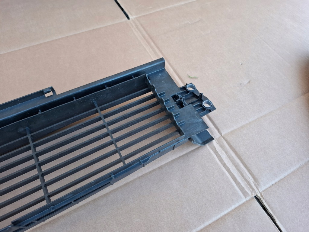 Шторка жалюзи воздуха renault megane v e-tech e tech 214213402r в Украине