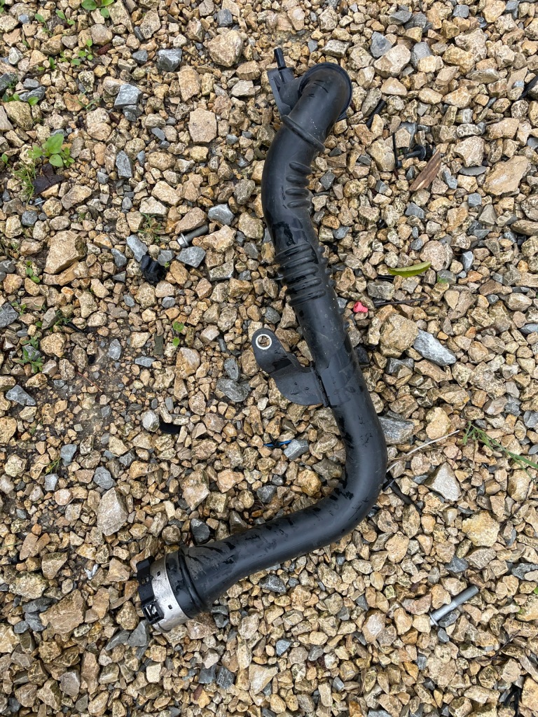 Купити Renault megane iv 1.3tce шланг труба інтеркулер 144604814r