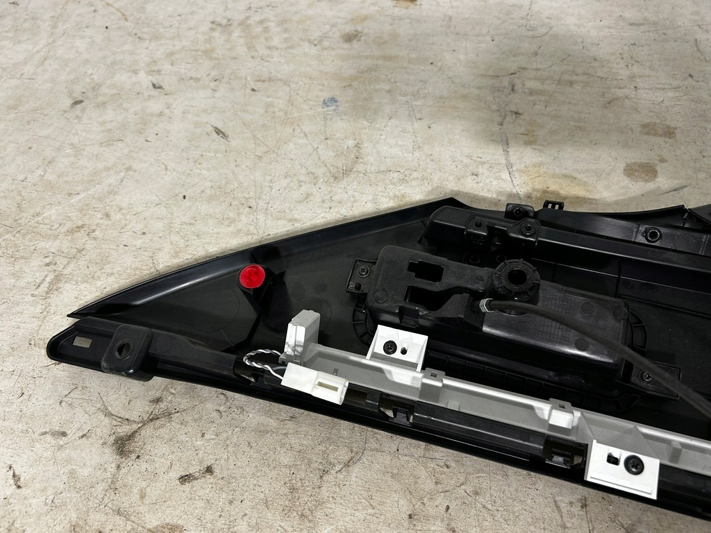 фото №11, Corolla e21 kombi обшивка обивка багажника правая góra с led