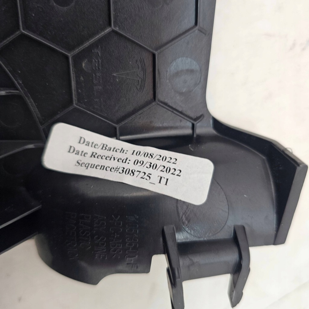 фото №16, Молдинг накладка декоративная правая tesla x plaid 2022r 1105135-00-f